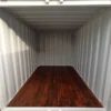 Intérieur du container de stockage de 10 pieds avec sol en bois massif.