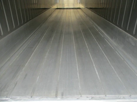 Intérieur du container frigorifique 40 pieds avec unité Thermo-King.