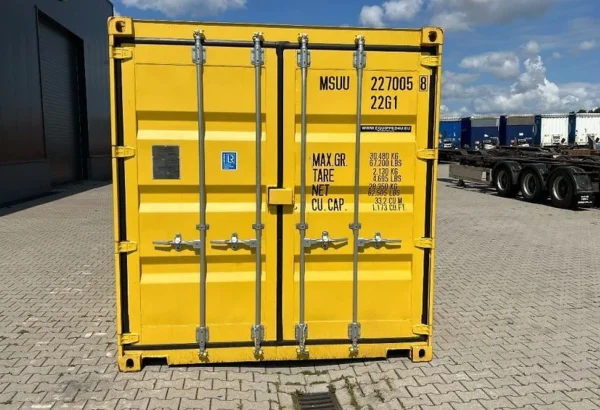 Détail de la porte du container avec le système de verrouillage