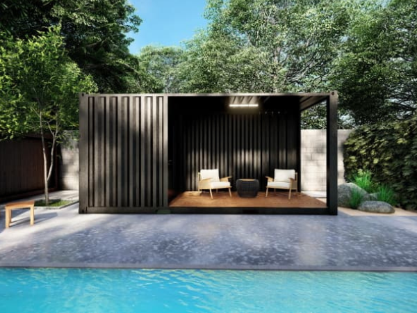 Terrasse en bois du pool house container.