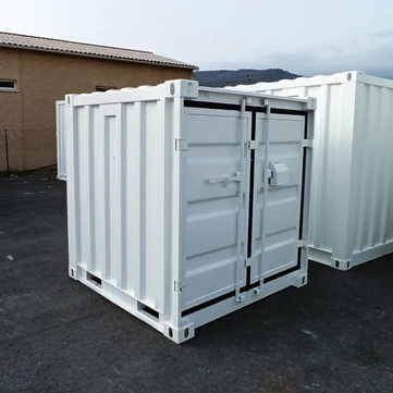 Vue extérieure du container de stockage de 6 pieds avec passages pour chariots élévateurs.