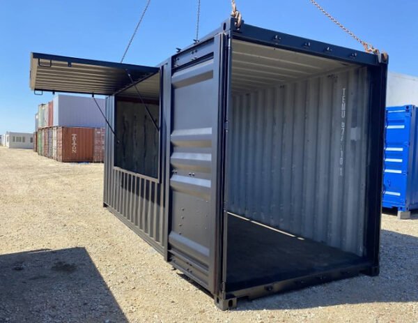 Container restauration 20 pieds avec volet latéral ouvert.