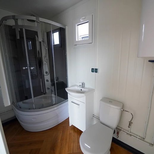 Salle de bain et kitchenette intégrées dans le container Helsinki.