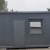 Vue extérieure du container bureau 15 m² avec WC et kitchenette.