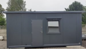 Vue extérieure du container bureau 15 m² avec WC et kitchenette.