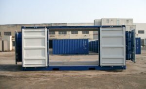 Vue extérieure d'un container 20 pieds avec double porte latérale.