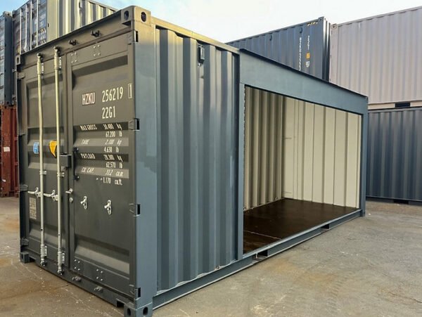 Vue intérieure du container 20 pieds aménagé pour le stockage.