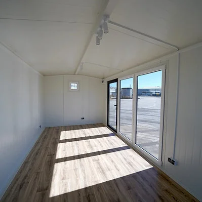 vue intérieure et plancher Module Container Aménagé de 18 m2
