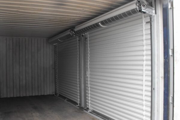 Intérieur Container 20 pieds repeint avec deux portes roulantes Intérieur Container 20 pieds repeint avec deux portes roulantes