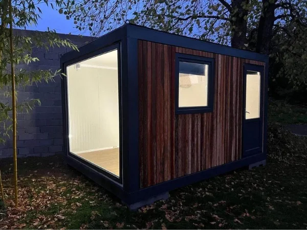 container aménagé avec baie vitrée