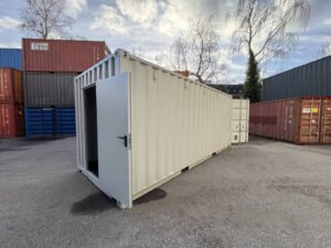 Conteneur 20 pieds porte de service RAL7035 vue de face