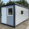Conteneur aménagé 6×2,40 m avec WC douche et kitchenette Conteneur aménagé 6×2,40 m avec WC douche et kitchenette