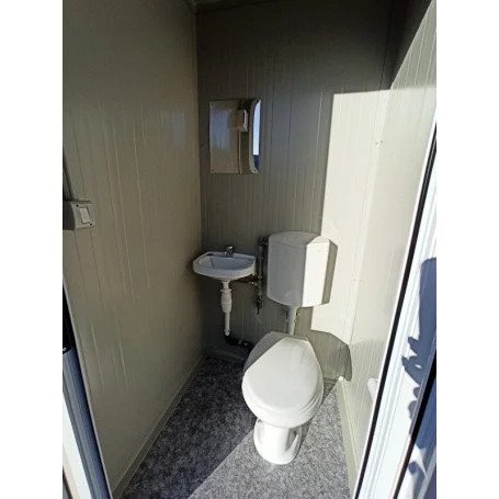 Intérieur du module sanitaire S1 avec toilettes Innenansicht des Sanitärmoduls S1 mit Toiletten