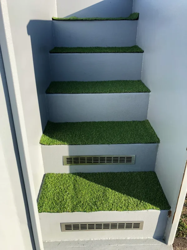 Intérieur piscine container avec escalier et éclairage LED Intérieur piscine container avec escalier et éclairage LED