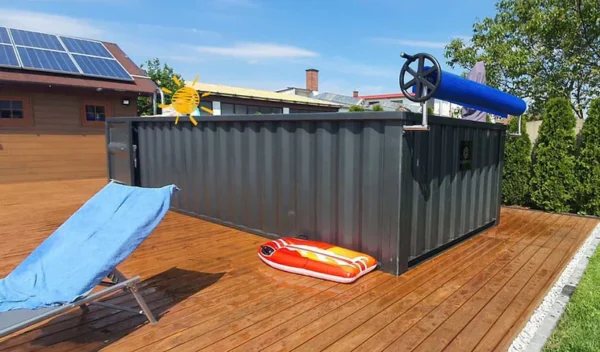 Terrasse composite WPC autour d’une piscine conteneur Terrasse composite WPC autour d’une piscine conteneur