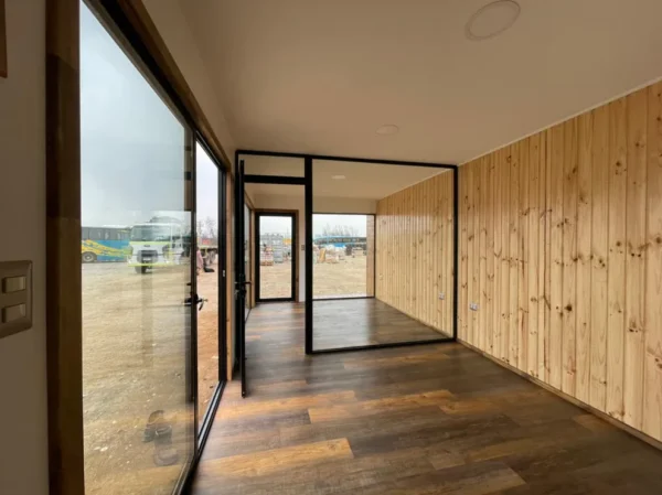 bureau-modulaire-dali-interieur-bois Intérieur bureau modulaire 24m2 avec finition bois et OSB