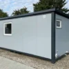 Conteneur bureau 6 x 2,40 m avec WC, douche et kitchenette