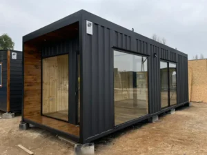 Conteneur bureau modulaire 24m2 Dalí avec finition noire moderne
