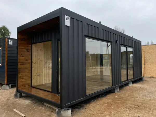 conteneur-bureau-modulaire-24m2-dali Conteneur bureau modulaire 24m2 Dalí avec finition noire moderne